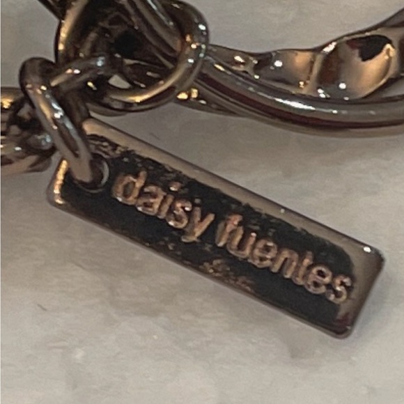 Daisy Fuentes double strand hammered signed prawns bracelet to closure brand new - Picture 2 of 5